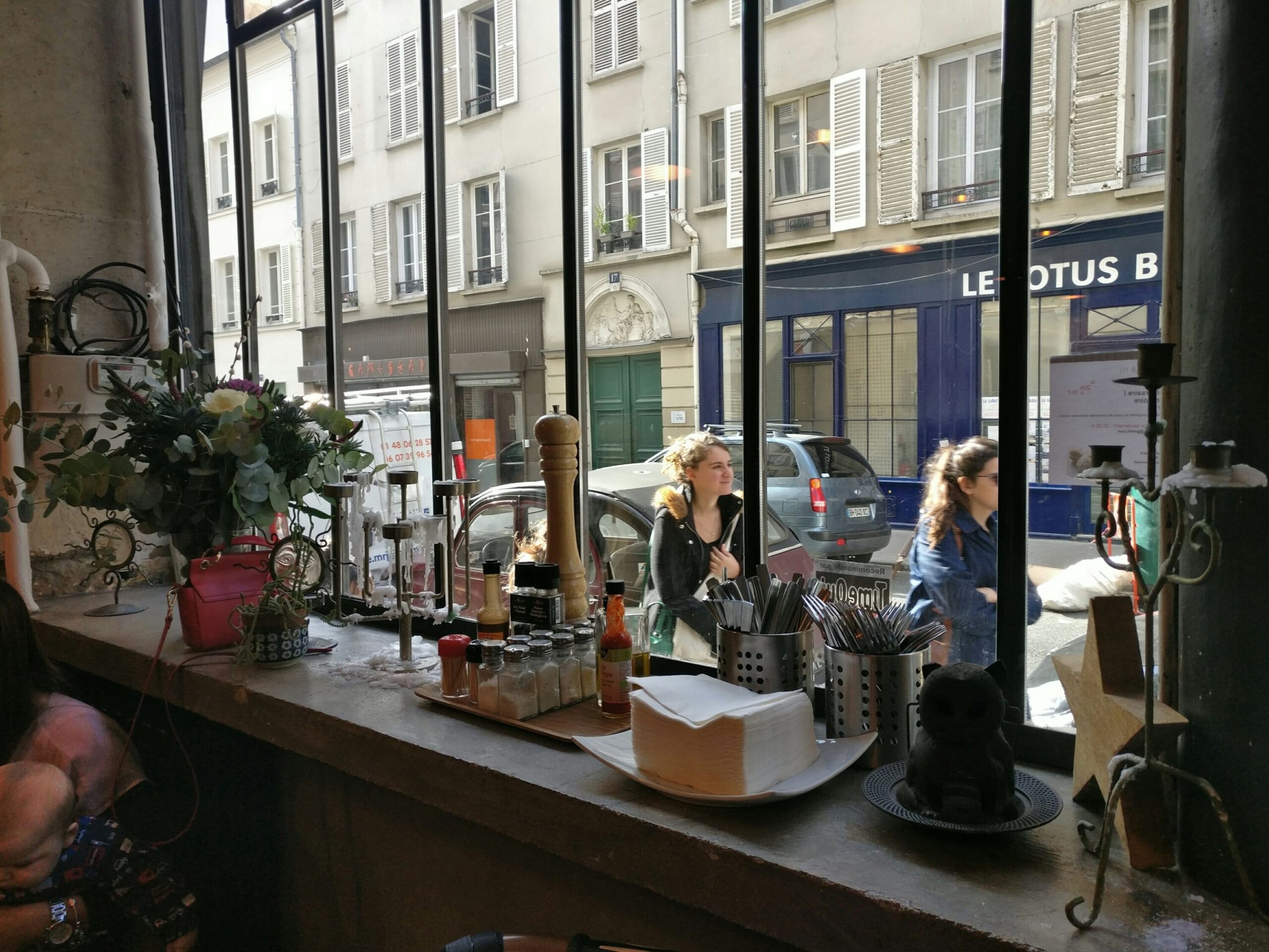 vue depuis la salle du restaurant bio et vegan Soya, Paris 11e