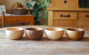 De beaux objets artisanaux au tour à bois faits en France, en Savoie ! Une parfaite idée de cadeau écologique :) #cadeau #noel #fetedespères #fetedesmères #idéecadeau #écologique #écologie #durable #cadeauécolo #artisanat #artisanal #cadeauartisanal