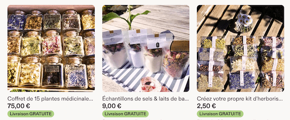 Trois produits de la boutique Etsy Dolmen Privé : un coffret de quinze bocaux de plantes séchées, des échantillons de sels et de laits de bain et des sachets pour composer son propre kit d'herboristerie