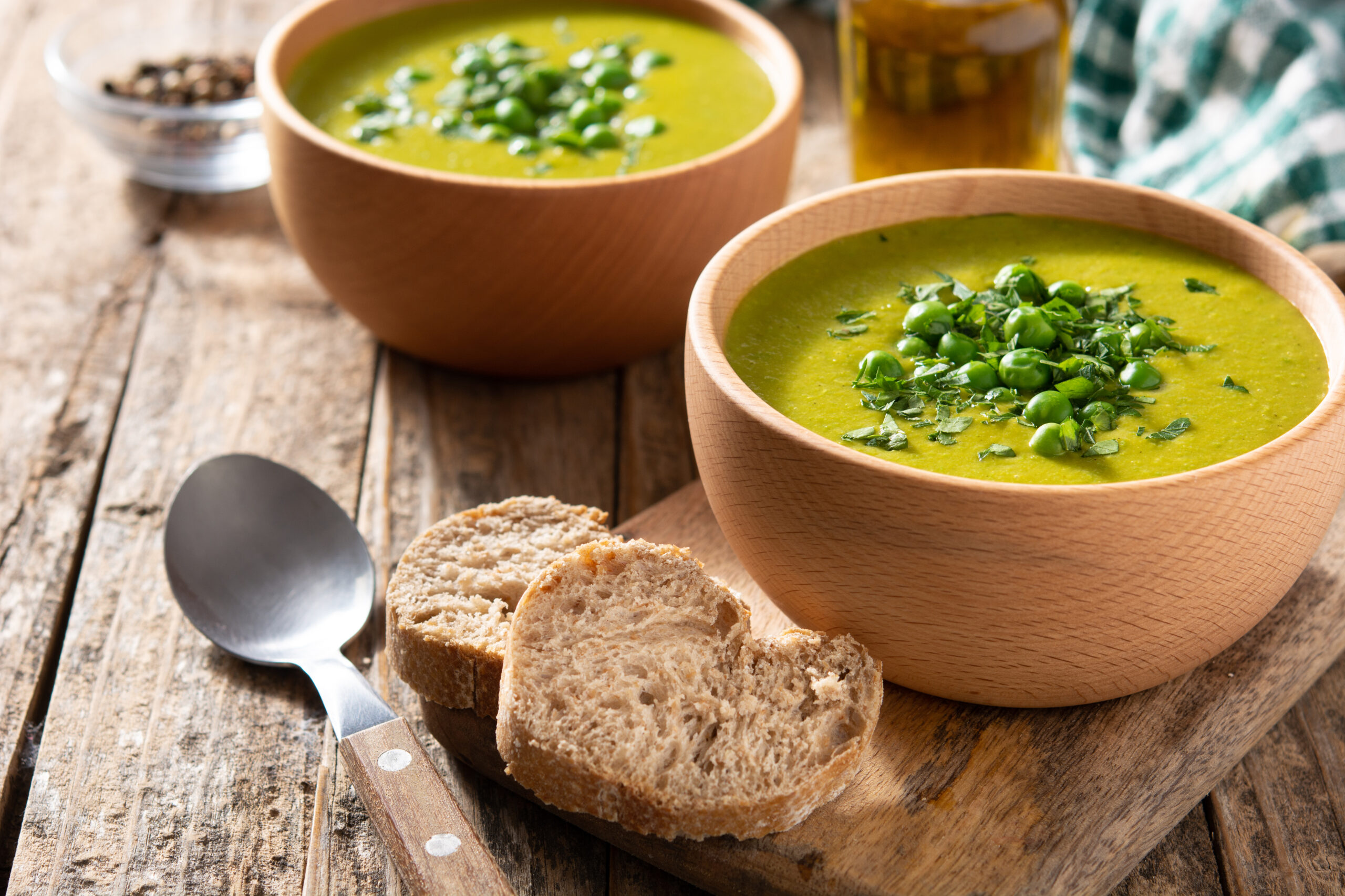 soupe de pois cassés. protéines végétales : le guide des protéines végétales, où trouver des protéines végétales quand on est végétarien ou vegan ?